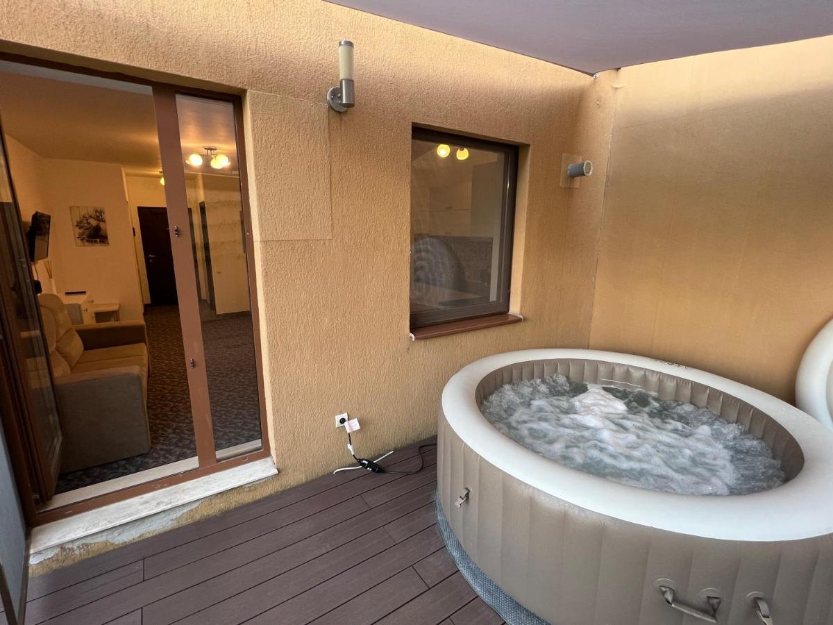 Coroni Studio With Jacuzzi บราชอฟ ภายนอก รูปภาพ